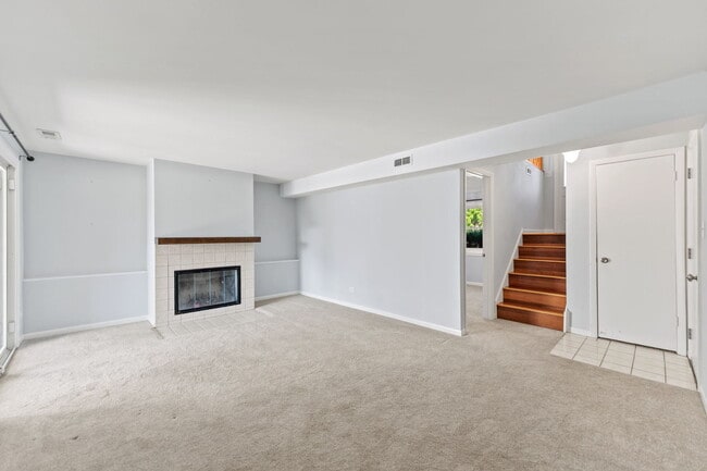 Building Photo - 147 Majestic Dr