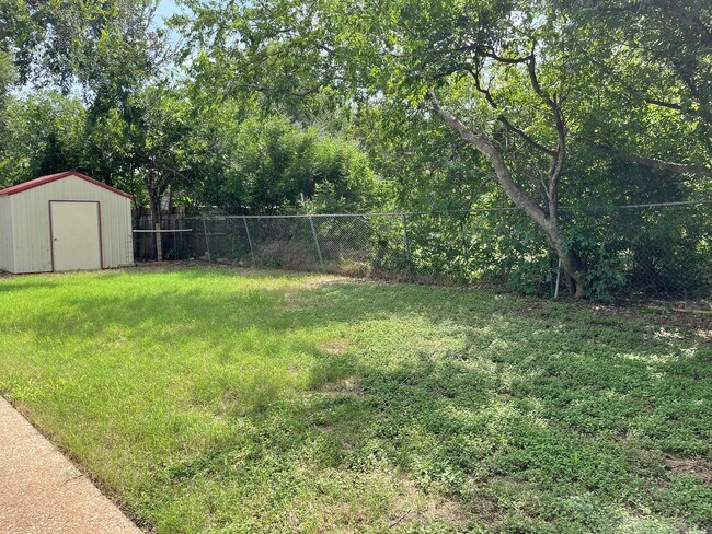 Building Photo - Now available! Pet Restrictions. Charming ...