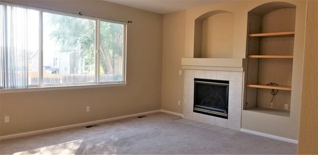 Building Photo - 3 Bedroom + Loft with Main Floor Office and 3 Car Garage!