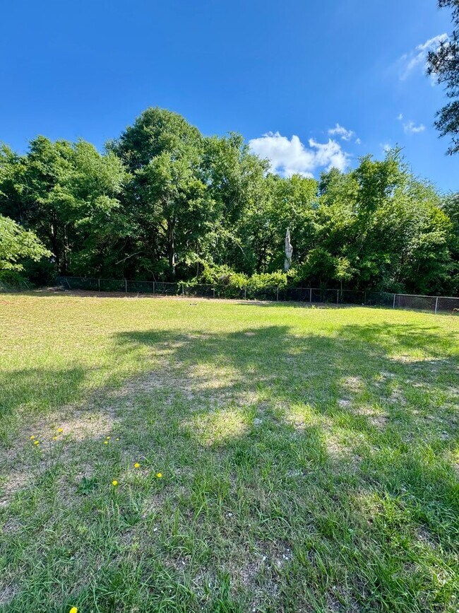 Building Photo - Charming 3 Bedroom, 2 Bath Home Available Now!