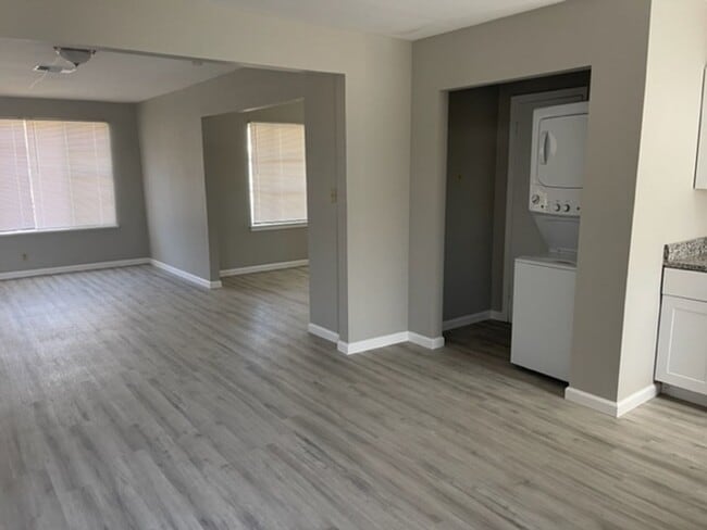 Building Photo - 206 Marmok Ave