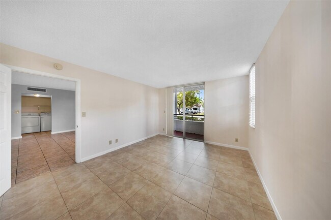 Building Photo - 941 Lyons Rd