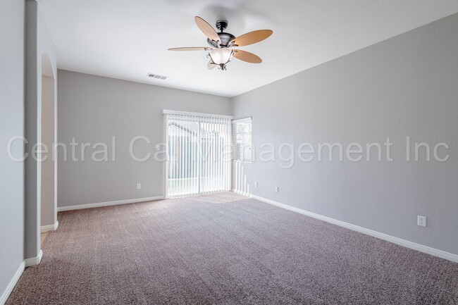 Building Photo - 3 Bedroom/2 Bath Home in Desired Southwest...