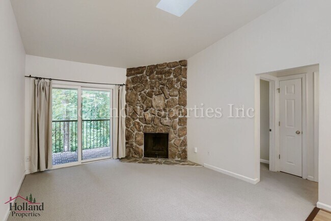 Building Photo - 2BR Portland Home | Skylight, Wood Fireplace & Screened Porch