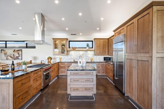 Building Photo - 5572 Rainier St