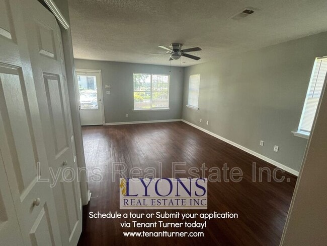 Building Photo - 1602 Lexington Cir