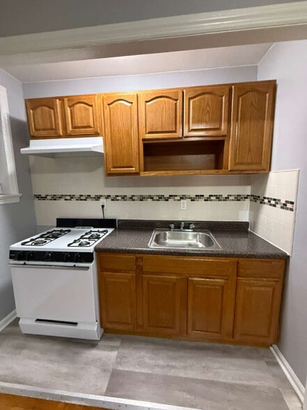 Primary Photo - 4 Chestnut St