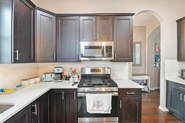 Building Photo - 905 Overture Dr