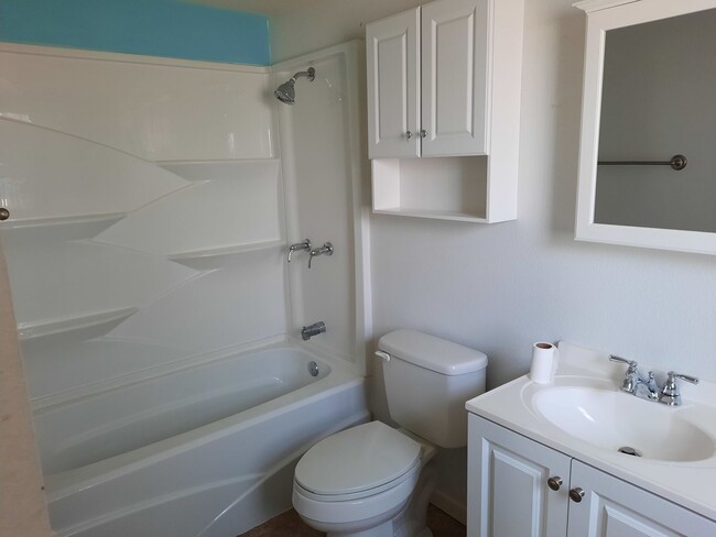 Building Photo - 3 bed/2bath mobile home walking distance t...