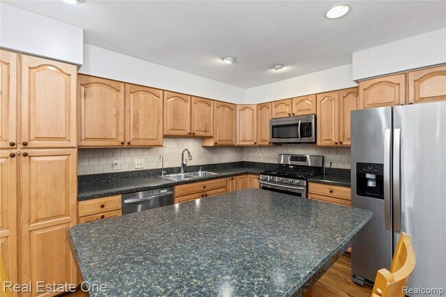 Building Photo - 732 Hamilton Ct