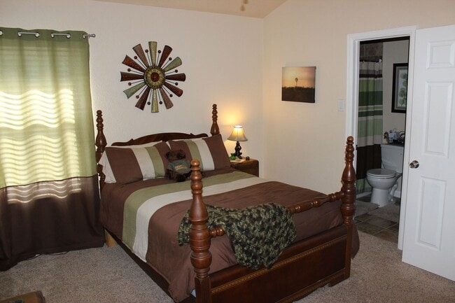 Building Photo - 3 BEDROOM HOME IN WIDEFIELD!!