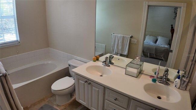Building Photo - 8561 Insular Ln