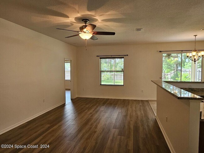 Building Photo - 3335 Burdock Ave