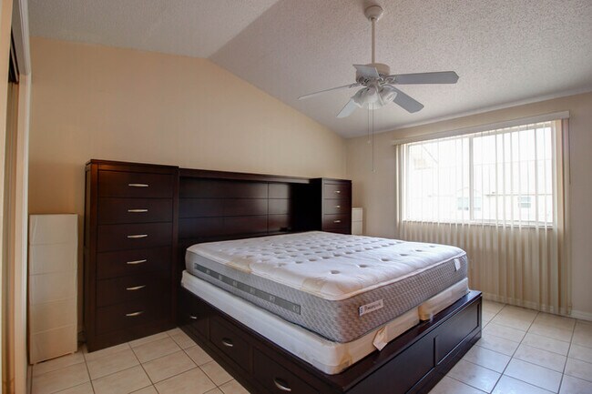 Building Photo - 2610 18th Ave S