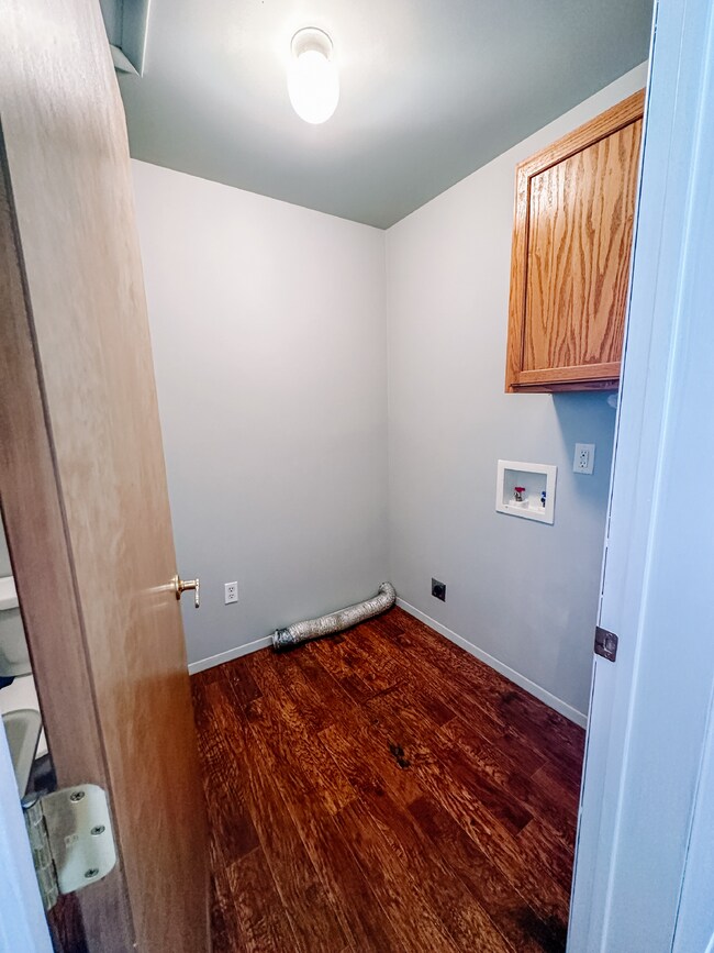 Building Photo - Charming single-level home nestled on Dillon's east side.