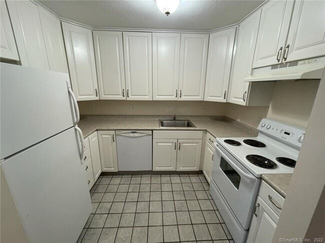 Building Photo - 565 Talcottville Rd