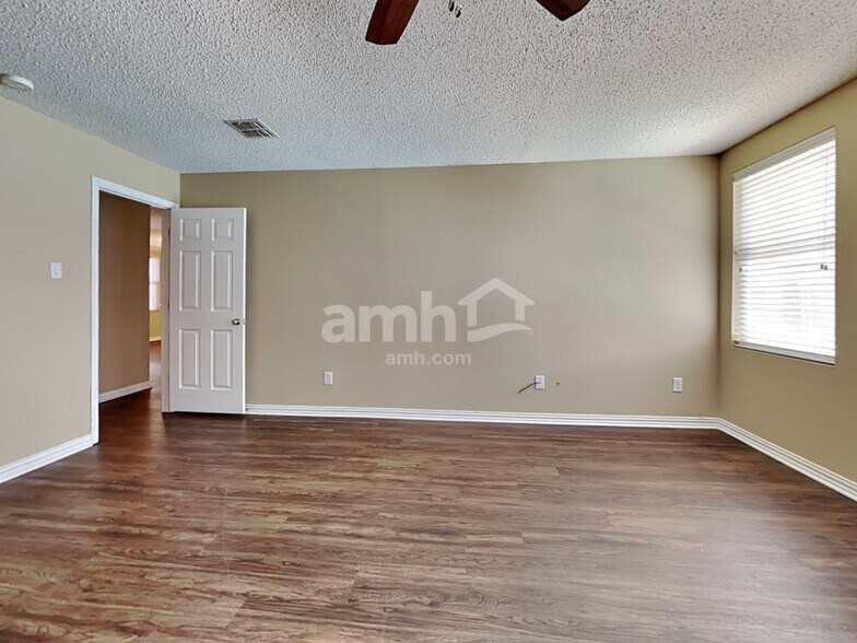 Building Photo - 1404 Sunflower Court