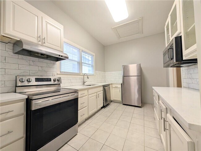 Building Photo - 1716 Thompson Ave