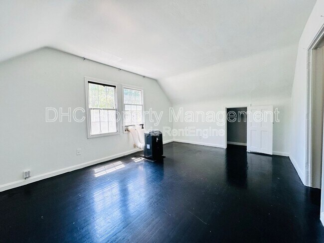 Building Photo - 1257 Lorenzo Dr SW