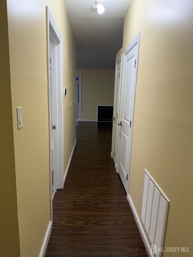 Building Photo - 5061 Beech Ct