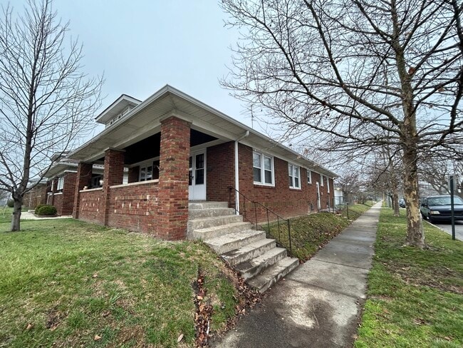 Building Photo - 4834 E 10th St