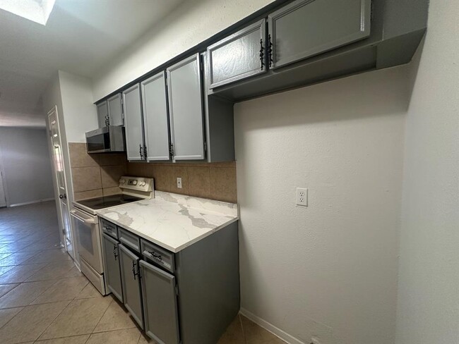 Building Photo - 12808 Dairy Brook Dr