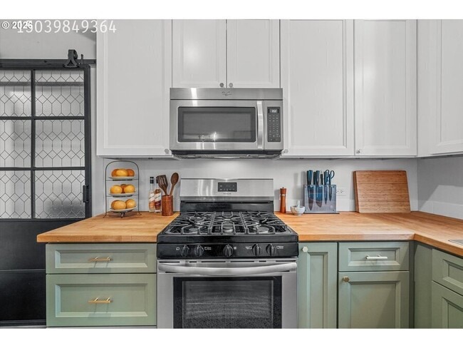 Building Photo - 310 N School St