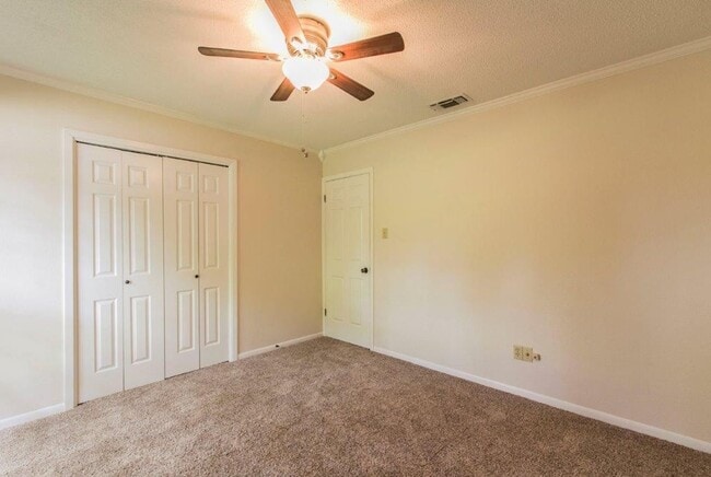 Building Photo - 3 BEDROOM, NORTH BELTON