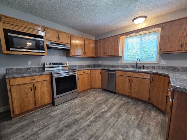 Building Photo - Gorgeous Corner lot Home for Rent!