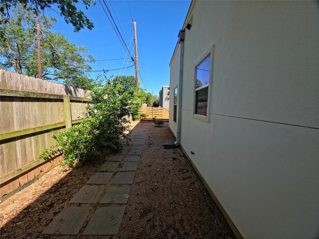 Building Photo - 3806 Menchaca Rd