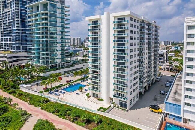 Building Photo - 6917 Collins Ave