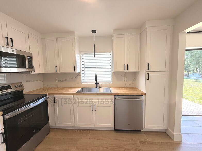 Building Photo - 3276 E Crown Dr