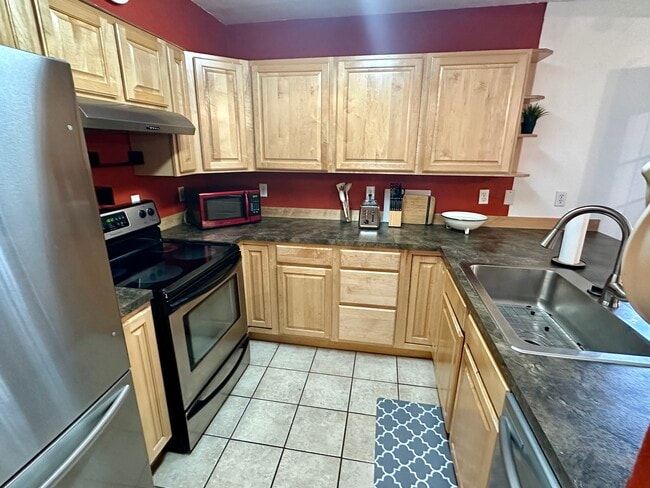 Building Photo - 328 E 15th Ave