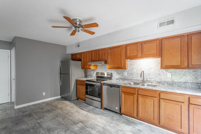 Building Photo - 510 Ely Rd