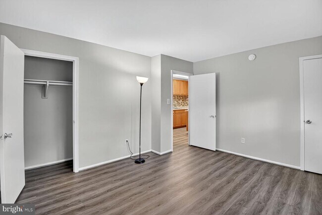 Building Photo - 7505 Riverdale Rd