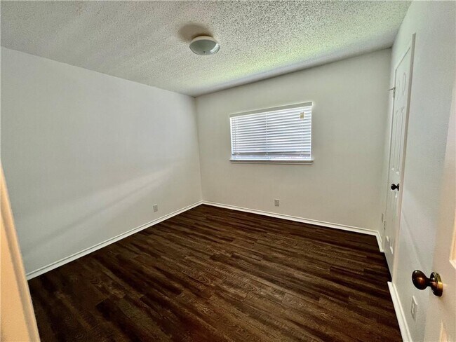 Building Photo - 1105 Jolie Ln