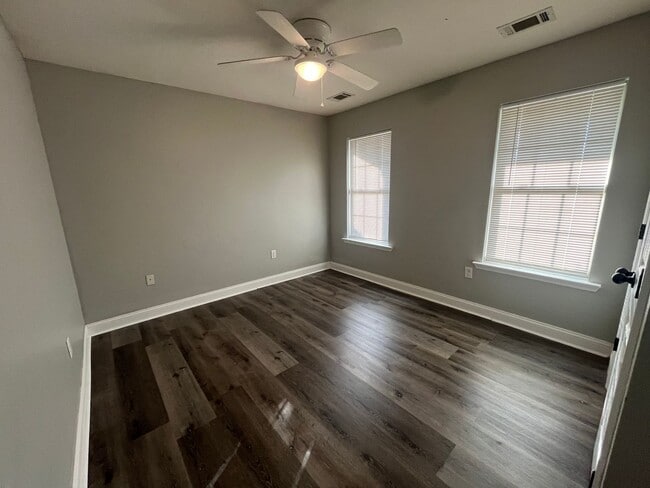 Building Photo - 3BR/2BA Located in Miller Farms Subdivision Across from MAFB!