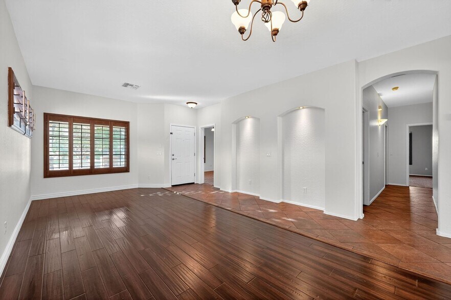 Building Photo - 4178 E Maplewood St