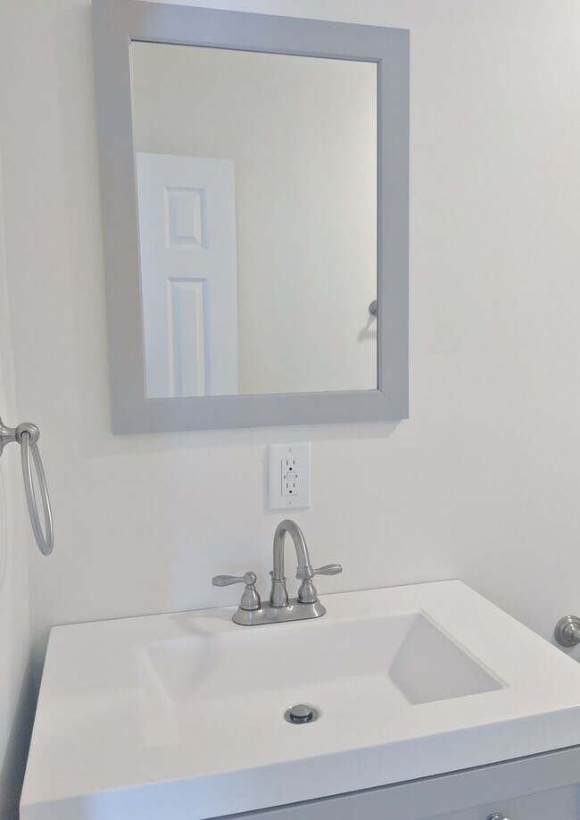 Building Photo - 4041 Van Buren Pl