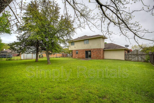 Building Photo - 2003 Hackberry Cir