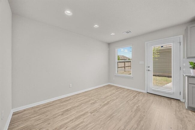 Building Photo - Sorrento Free Standing Home/Condominium - ...