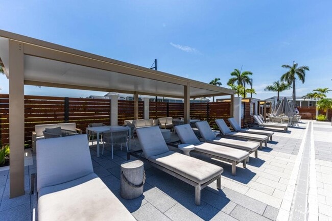 Building Photo - 12581 Coconut Dr