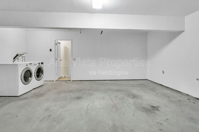 Building Photo - 3211 Caminito Eastbluff