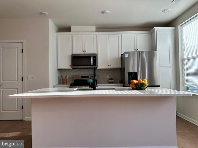 Building Photo - 807 Shay Ct