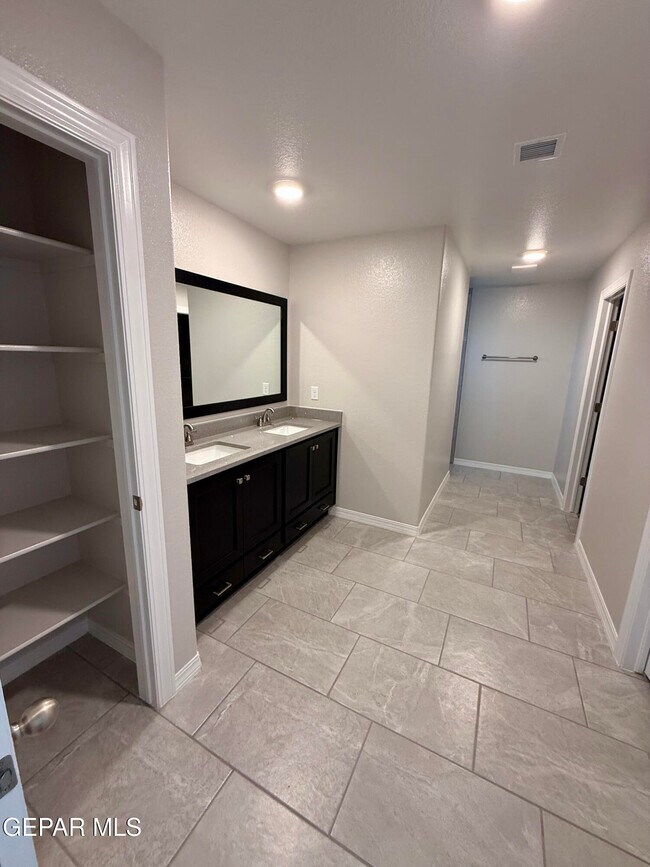 Building Photo - 12868 Star Gaze Ave
