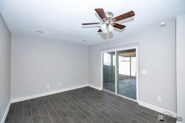 Building Photo - 2829 S 17th Ave