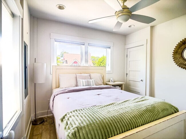 Building Photo - 15378 Holly Dr