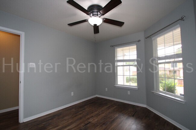 Building Photo - Walker Place Beauty