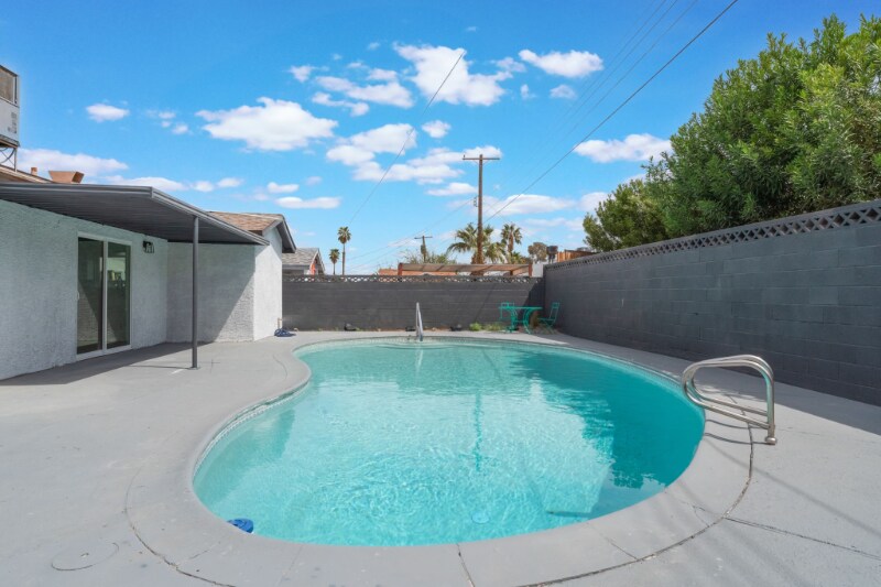 Building Photo - 1808 E St Louis Ave