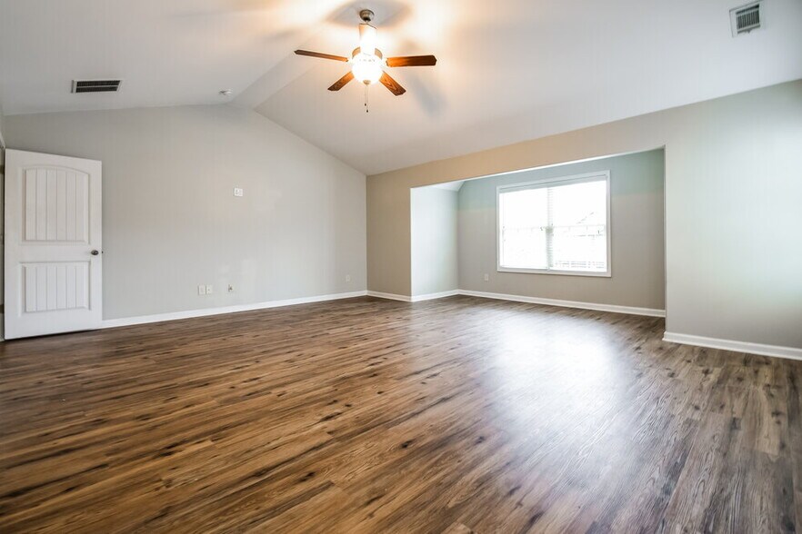 Building Photo - 71 Cliffhaven Cir